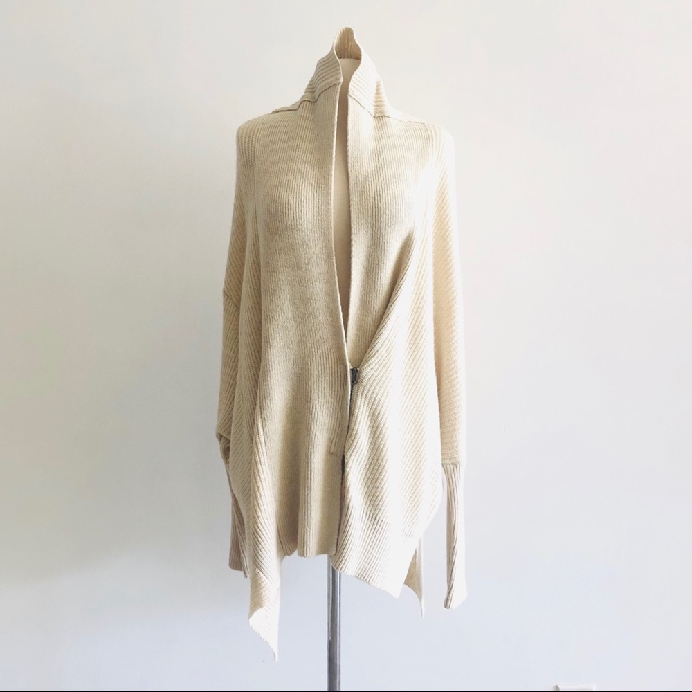 SEN NWT Cream oversize Sweater SZ O/S